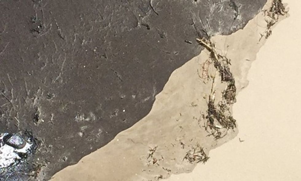 Pipeline Spews 21,000 Gallons of Oil Along California Coast