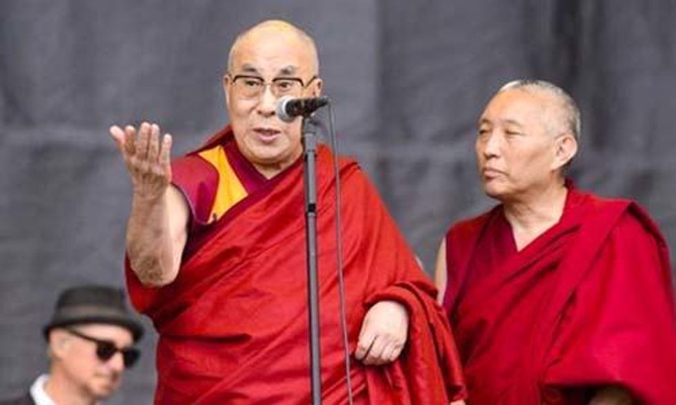 Dalai Lama Endorses Pope Francis's Encyclical on Climate Change