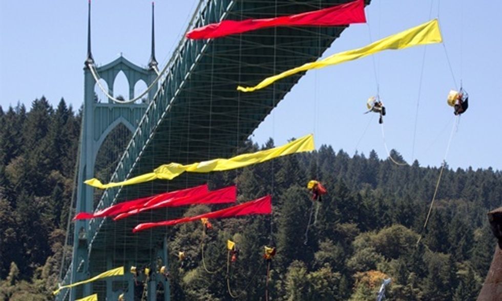 10 Stunning Photos of 13 Climbers Suspended From Bridge Blocking Shell Oil Vessel From Heading to Arctic