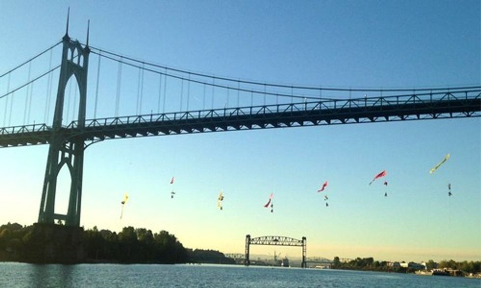 Breaking: 13 Greenpeace Activists Suspended From Bridge Block Shell Oil Vessel