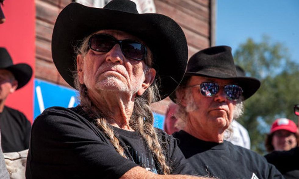 Willie Nelson and Neil Young Play Sold-Out Concert Protesting Keystone XL Pipeline