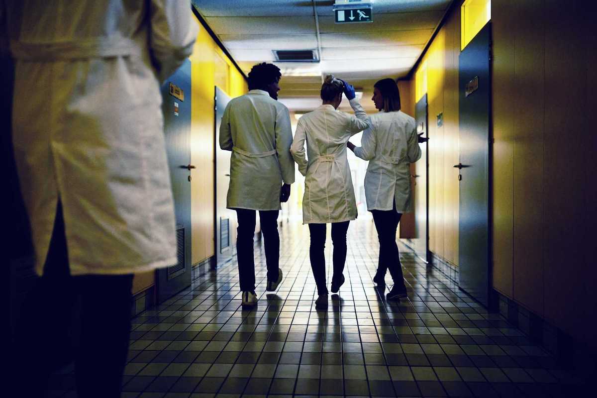 Dottori, avvocati e associazioni: patto delle barricate contro i Cpr