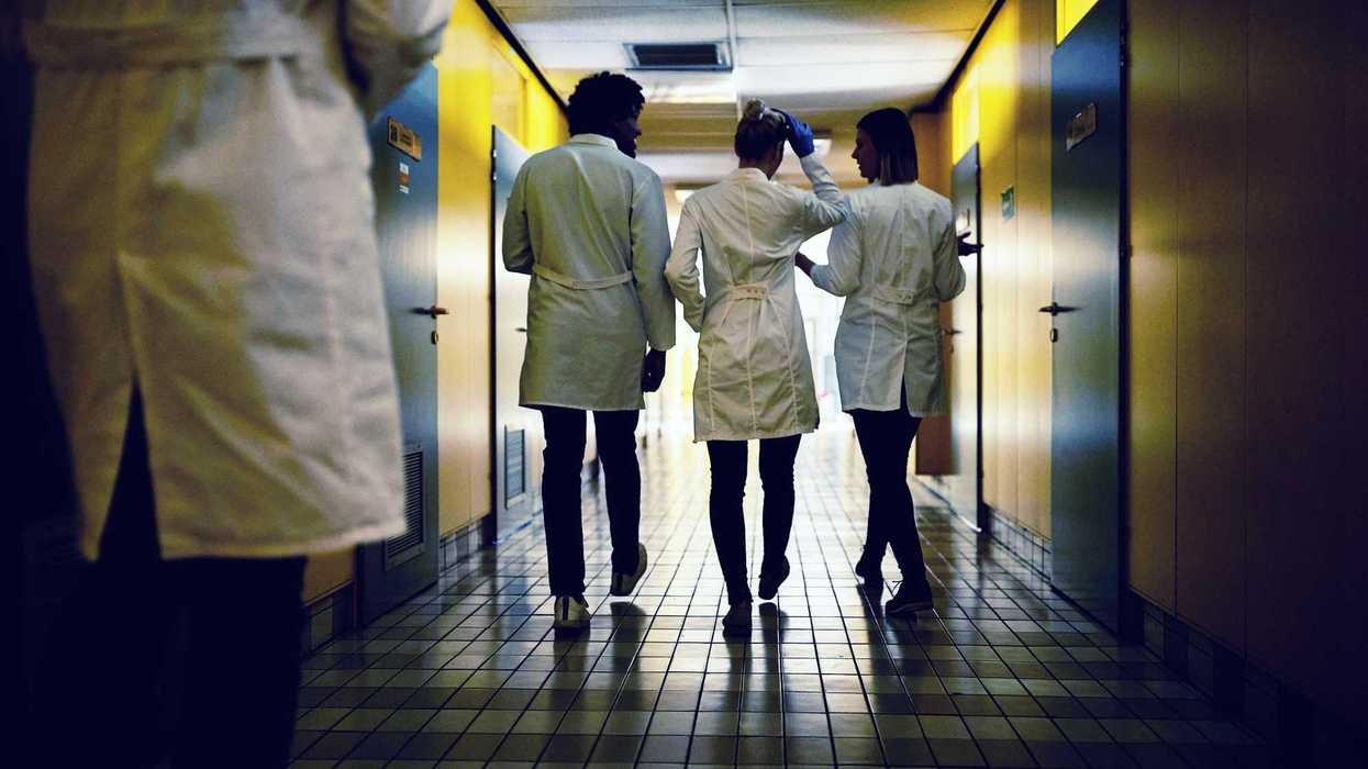 Dottori, avvocati e associazioni: patto delle barricate contro i Cpr