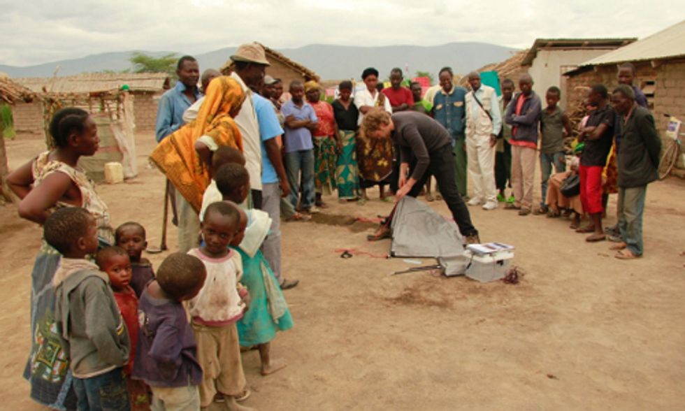 Solar-Powered Tent Keeps Food Fresh Without a Fridge