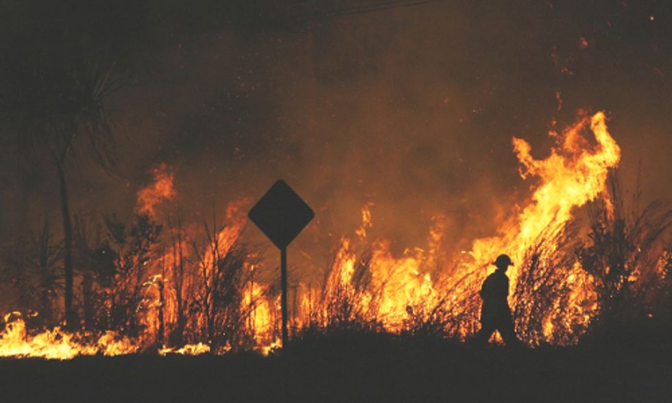 Record Heat in Australia Fuels Wildfires, Shuts Down Internet