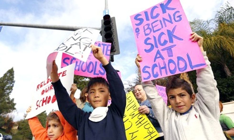 Porter Ranch Residents Flee, Schools Close as Natural Gas Storage Facility Continues to Spew Toxic Chemicals