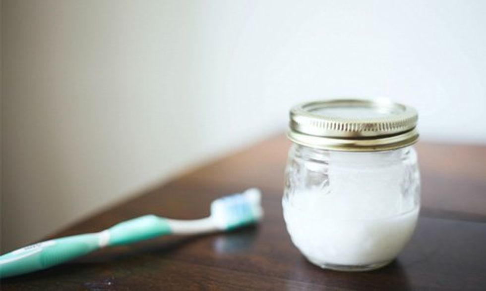 Is Your Toothpaste Toxic? Try These 6 Natural Alternatives