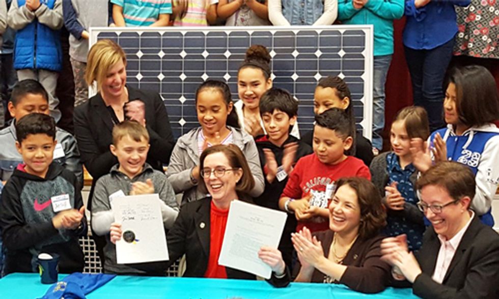 Oregon Becomes First State in Nation to Sign Bill That Phases Out Coal, Ramps Up Renewables