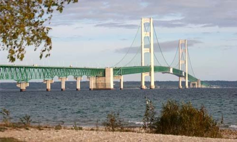 Enbridge's Aging Tar Sands Pipelines Beneath Great Lakes Are 'A Ticking Time Bomb'