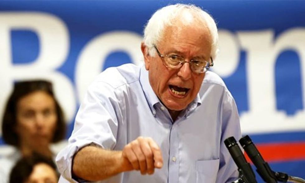 Sanders Overtakes Clinton in Iowa Poll