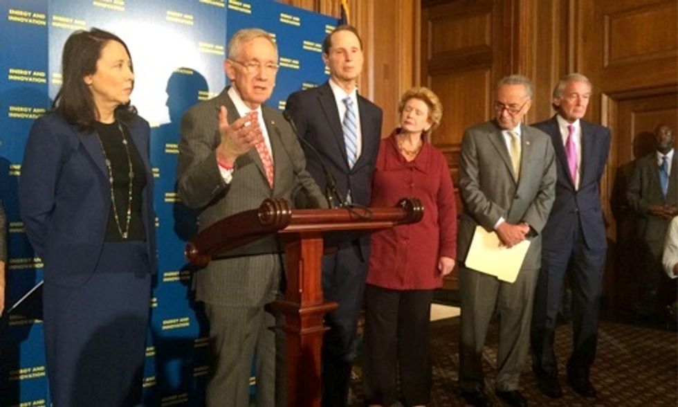 Senate Democrats Unveil Energy Bill to Signal 'Full-Throated Support' of Obama's 'Aggressive' Climate Plan