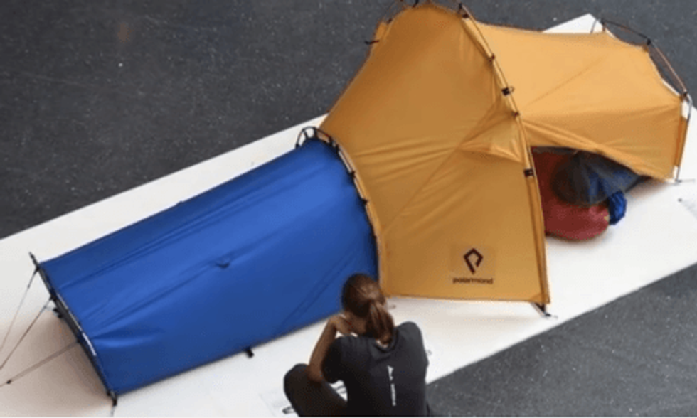 Revolutionary 'Magic Tent' Combines Tent, Sleeping Bag and Pad in One