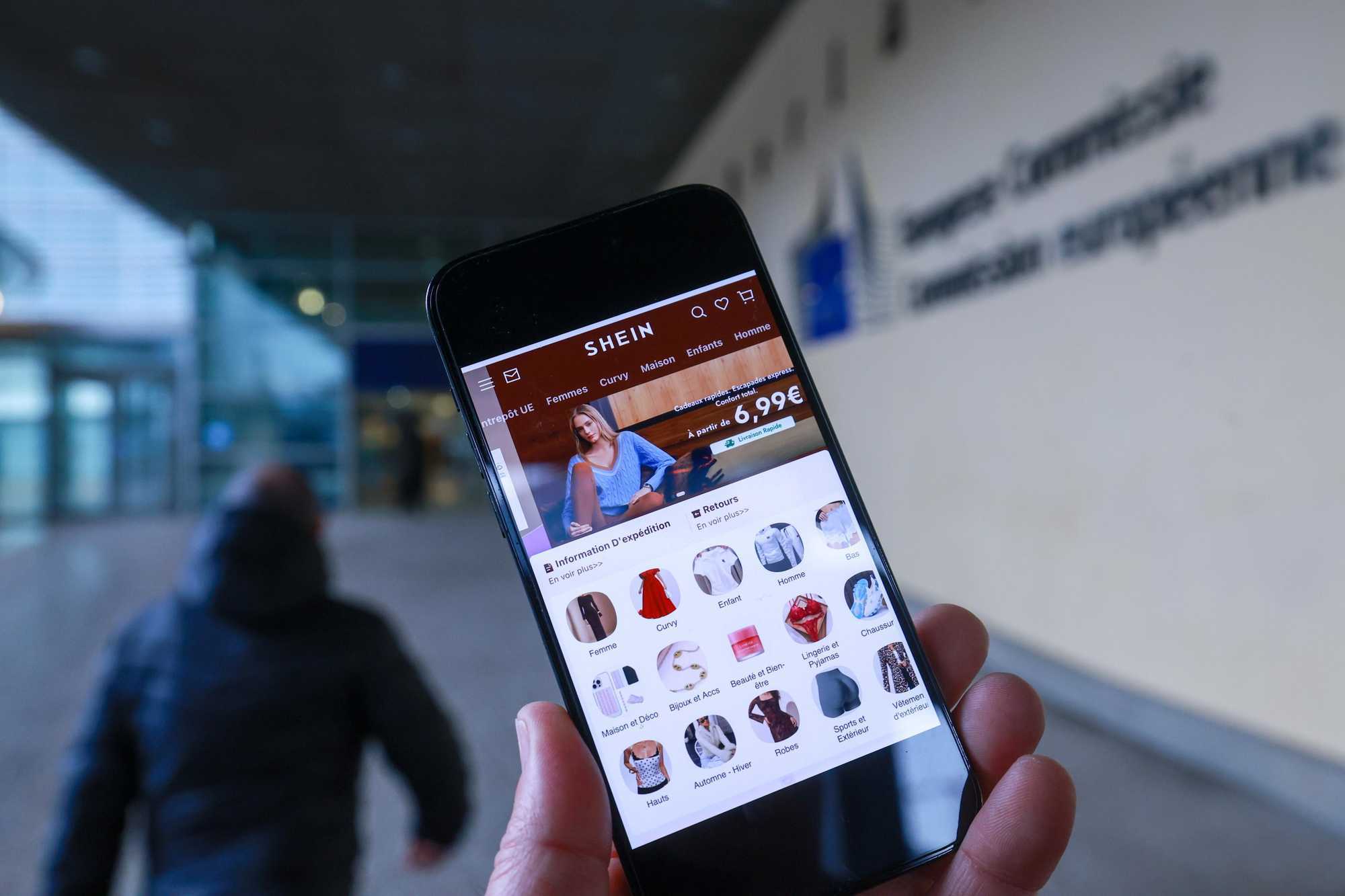 Shein: indagine Ue sulla vendita di articoli pedopornografici