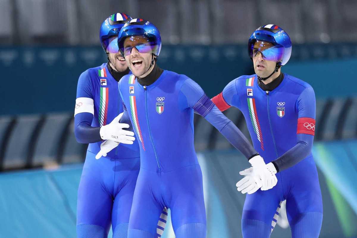 Milano-Cortina, nona sinfonia d’oro con i pattinatori-jet. Inseguimento al top 20 anni dopo Torino