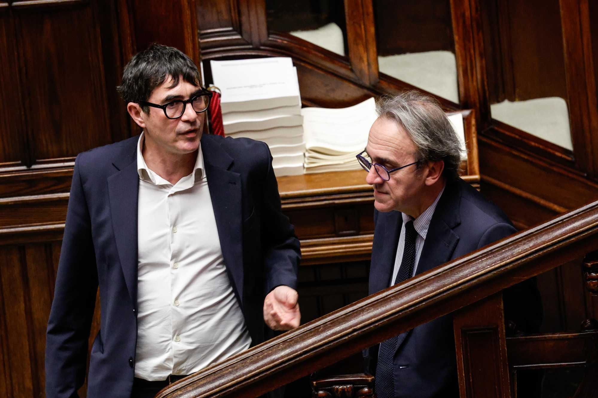 Avs si attacca addirittura a Epstein pur di andare contro il Carroccio