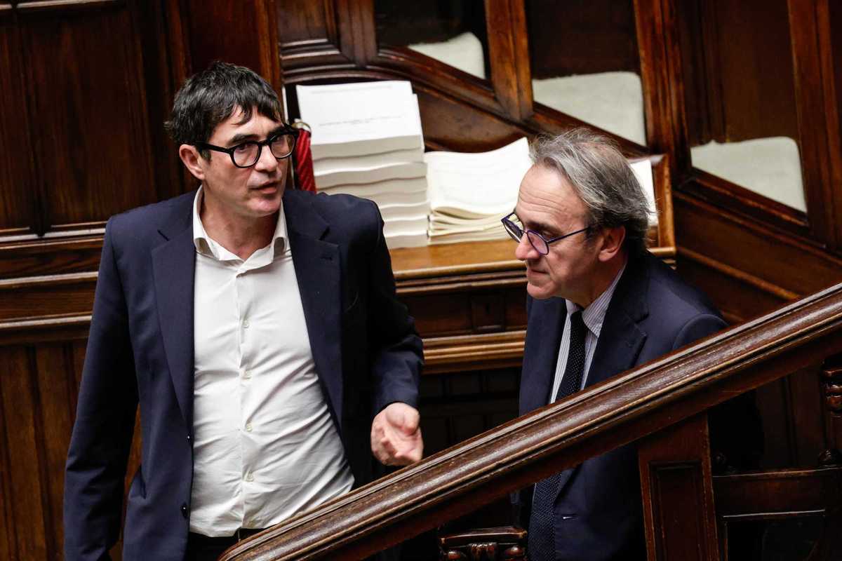 Avs si attacca addirittura a Epstein pur di andare contro il Carroccio