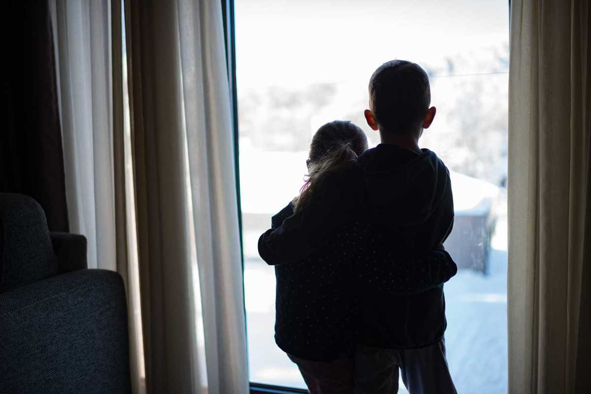 Oltre 35.000 bimbi sono lontani dai genitori