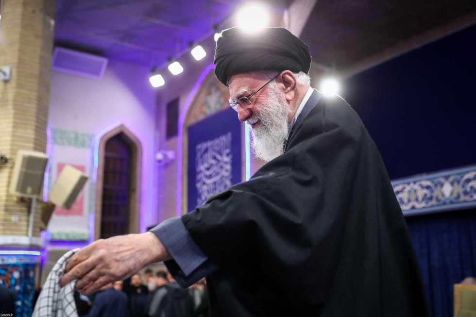 Dialogo tra Iran e Usa, ma i pasdaran ora minacciano di chiudere Hormuz