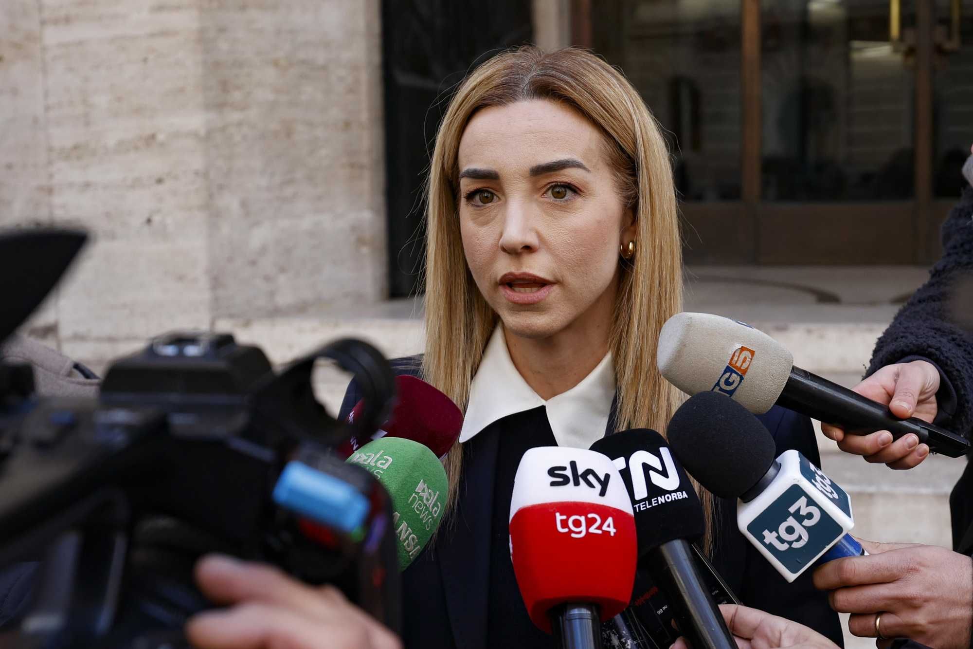 La Salis vuole sfrattare Casapound