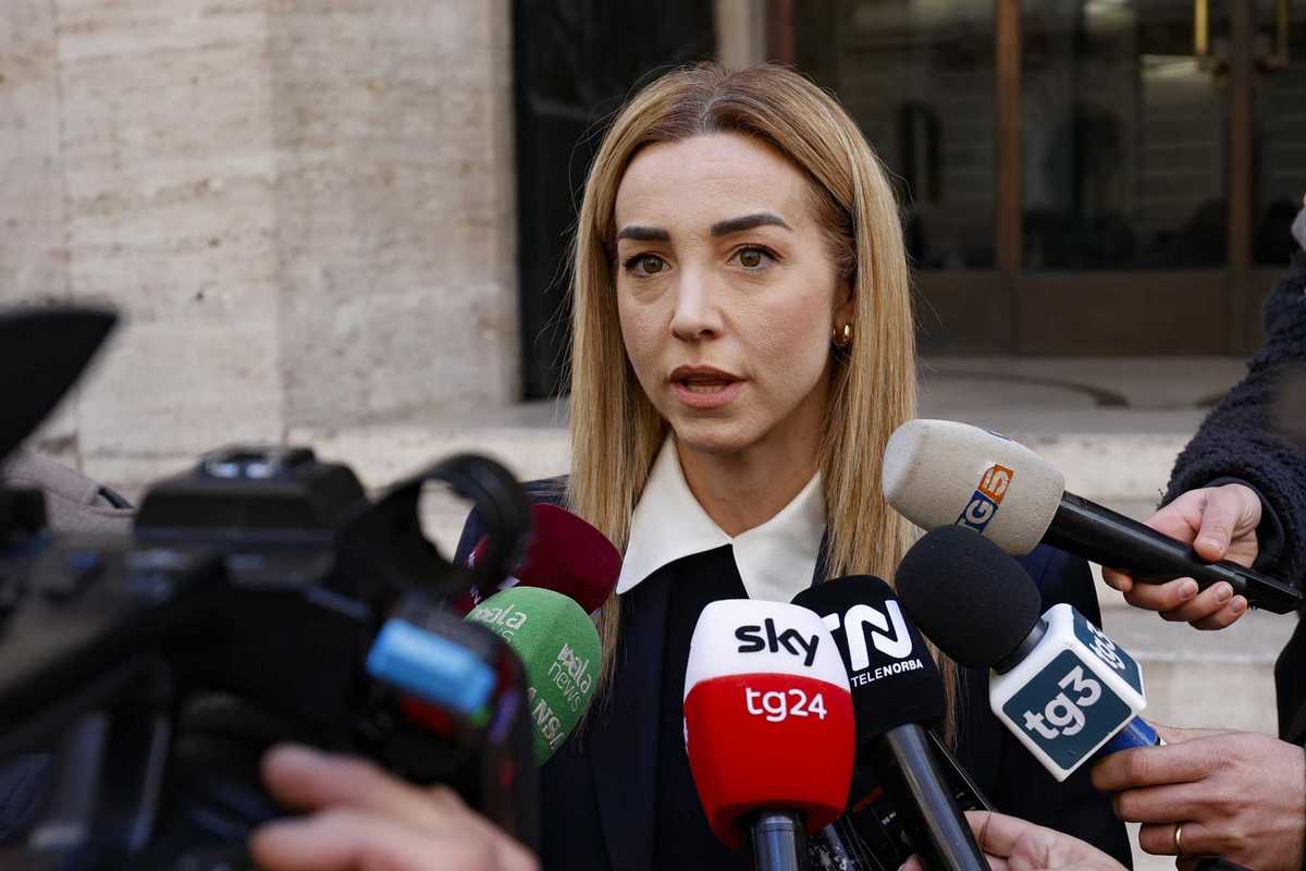 La Salis vuole sfrattare Casapound