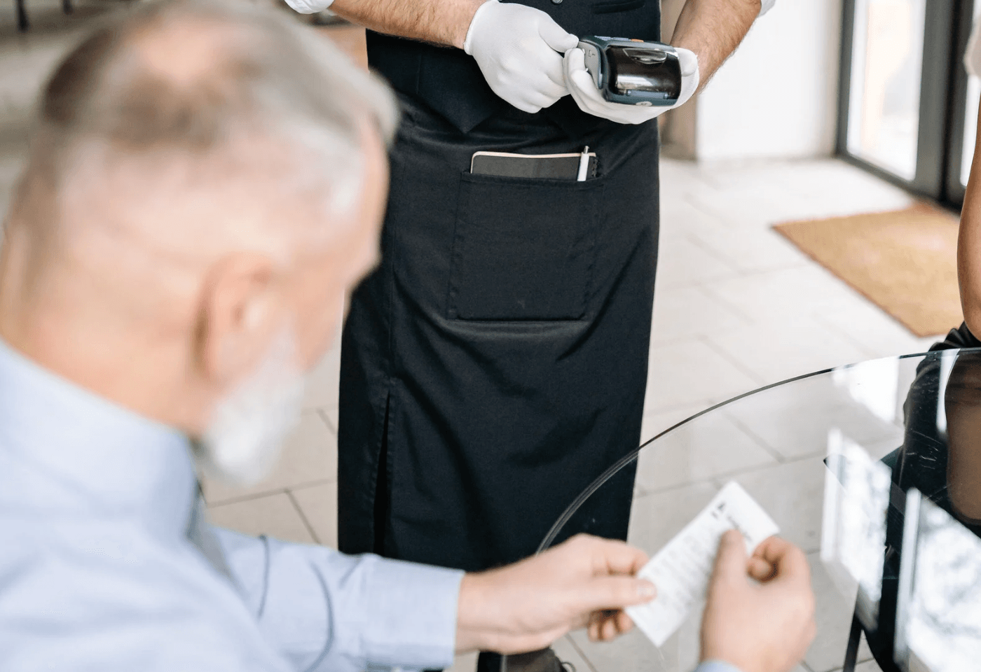 tipping culture debate, server tip note receipt, Lionell Carr Threads viral, restaurant tipping 2026, tipping etiquette US, Pew Research tipping survey, server minimum wage tips, cash tip restaurant, tipping fatigue America, viral restaurant receipt