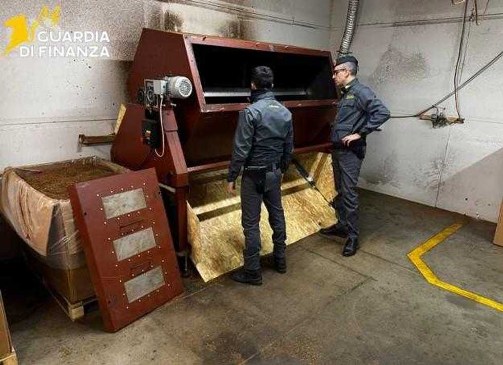 Bergamo, la GdF sequestra oltre 60 tonnellate di tabacco e sigarette