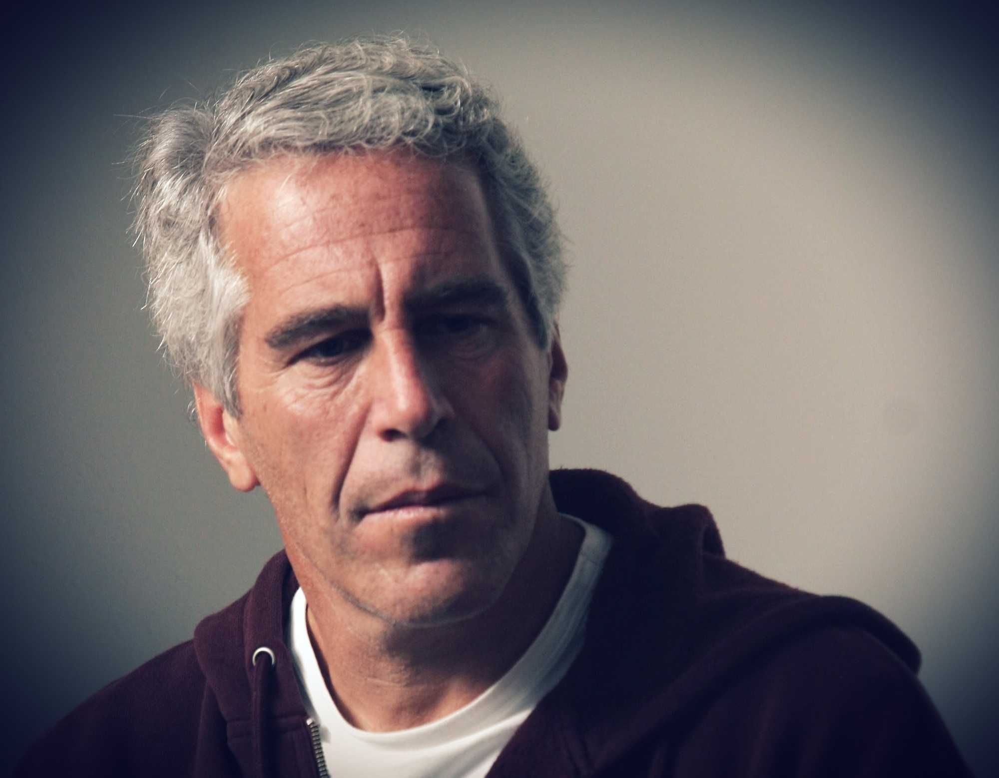 Epstein & C. Sesso, droga e foto per ricattare il mondo