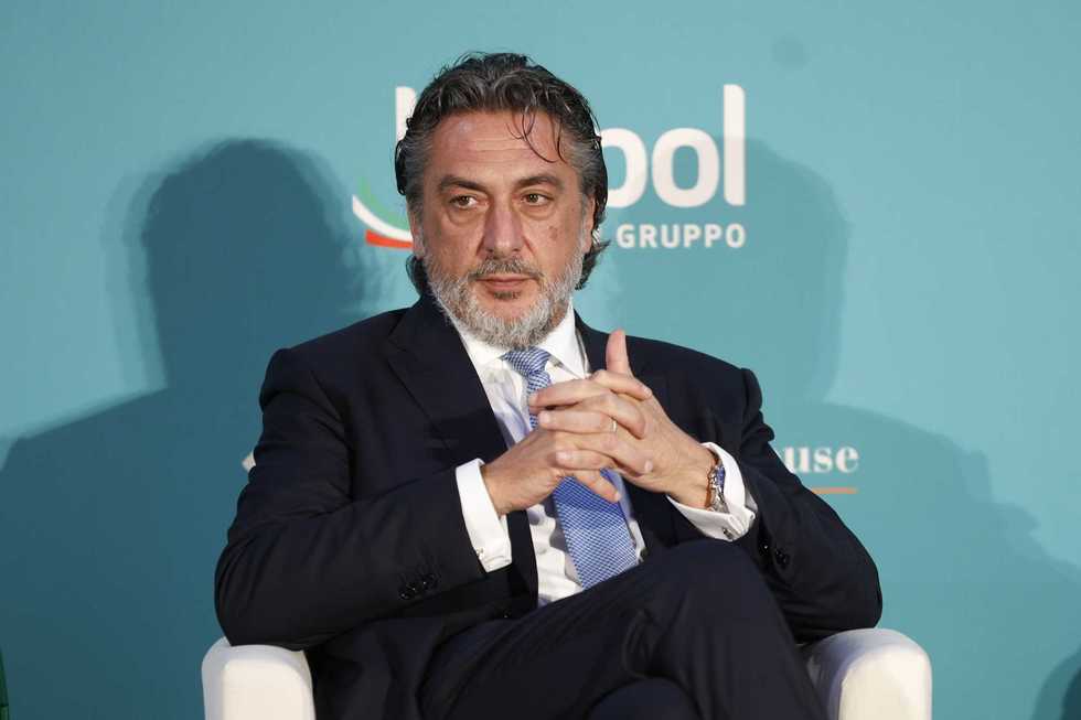 Unipol fa il pieno di utili e dividendi: «Il risiko? Bosco infestato da lupi»