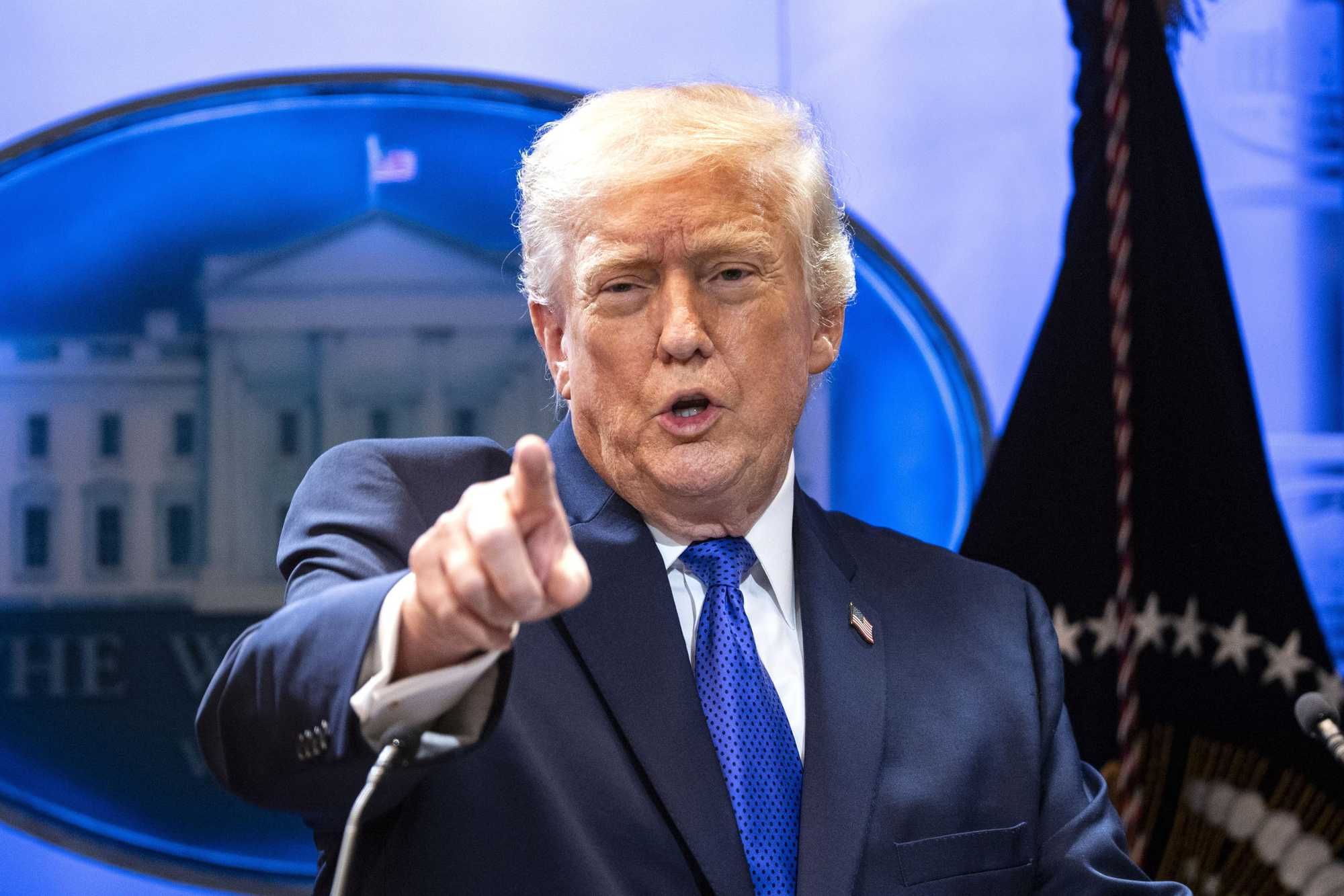 Trump dà un altro ritocco ai dazi: dal 10 al 15% con effetto immediato