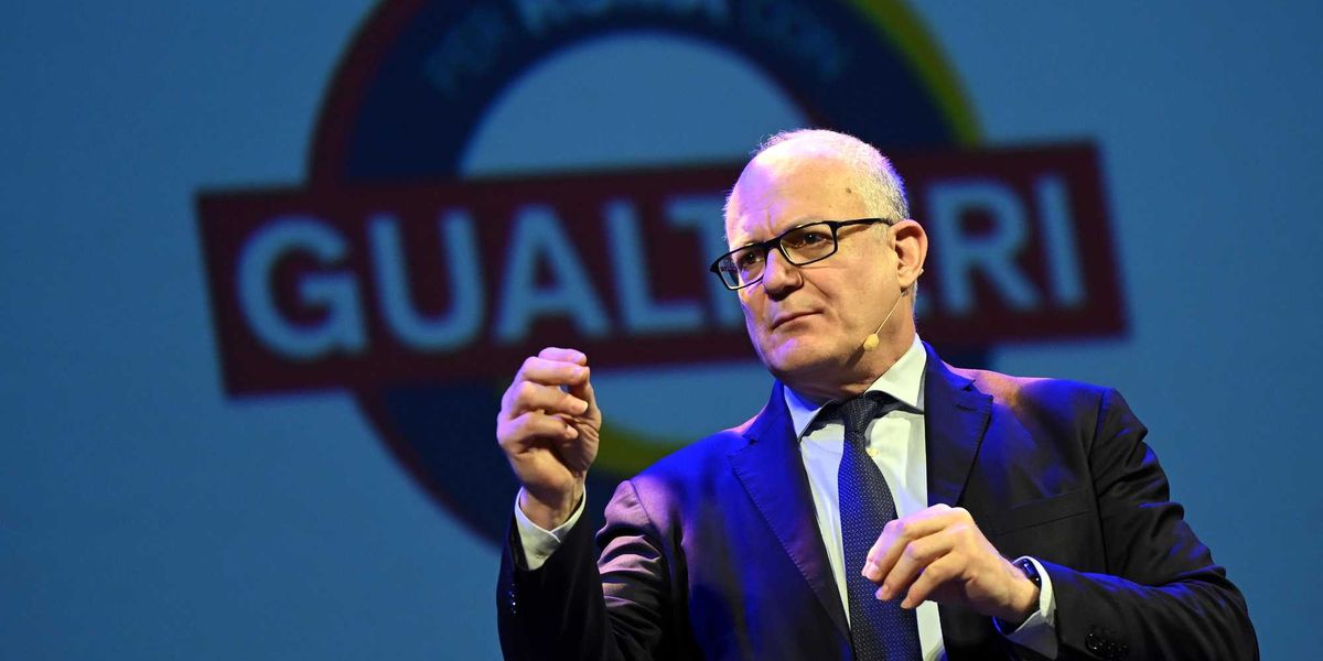 gualtieri predica il salario minimo e poi paga i lavoratori 45 euro l8217ora da Laverita.info gualtieri predica il salario minimo e poi paga i lavoratori 45 euro l8217ora