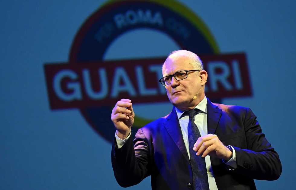 Gualtieri predica il salario minimo e poi paga i lavoratori 4,5 euro l’ora