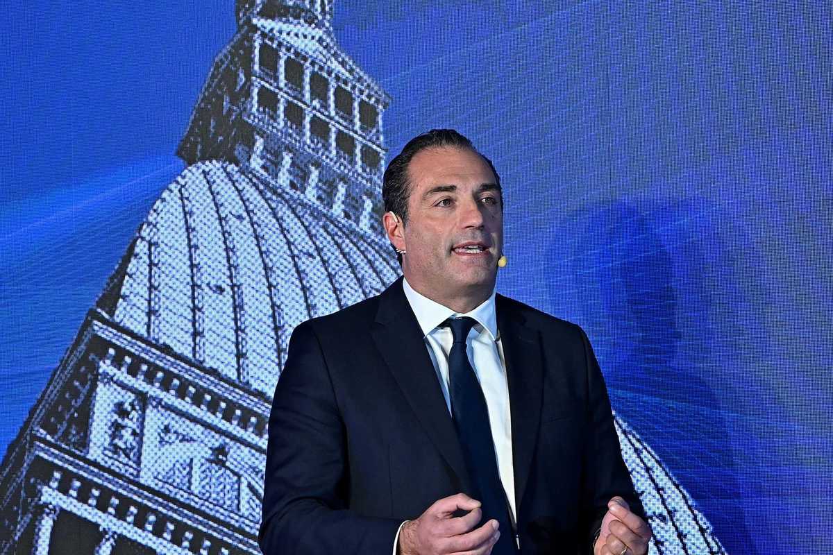 Per Stellantis rosso da 22,3 miliardi. E Filosa apre alla tecnologia cinese