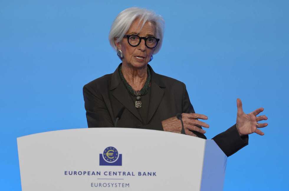 Lagarde si alza la paga di un altro 5,6%. E nelle mail a Epstein si legge: «È sveglia»
