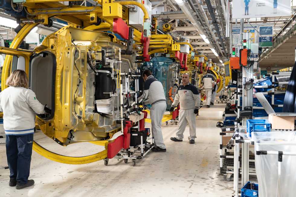 Cedole miliardarie e maxi bonus ai capi di Stellantis. Zero premi agli operai