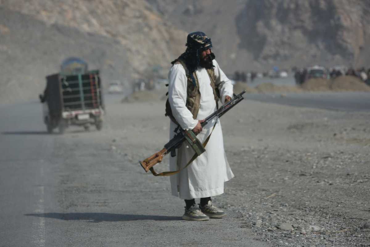 Il Pakistan bombarda l’Afghanistan