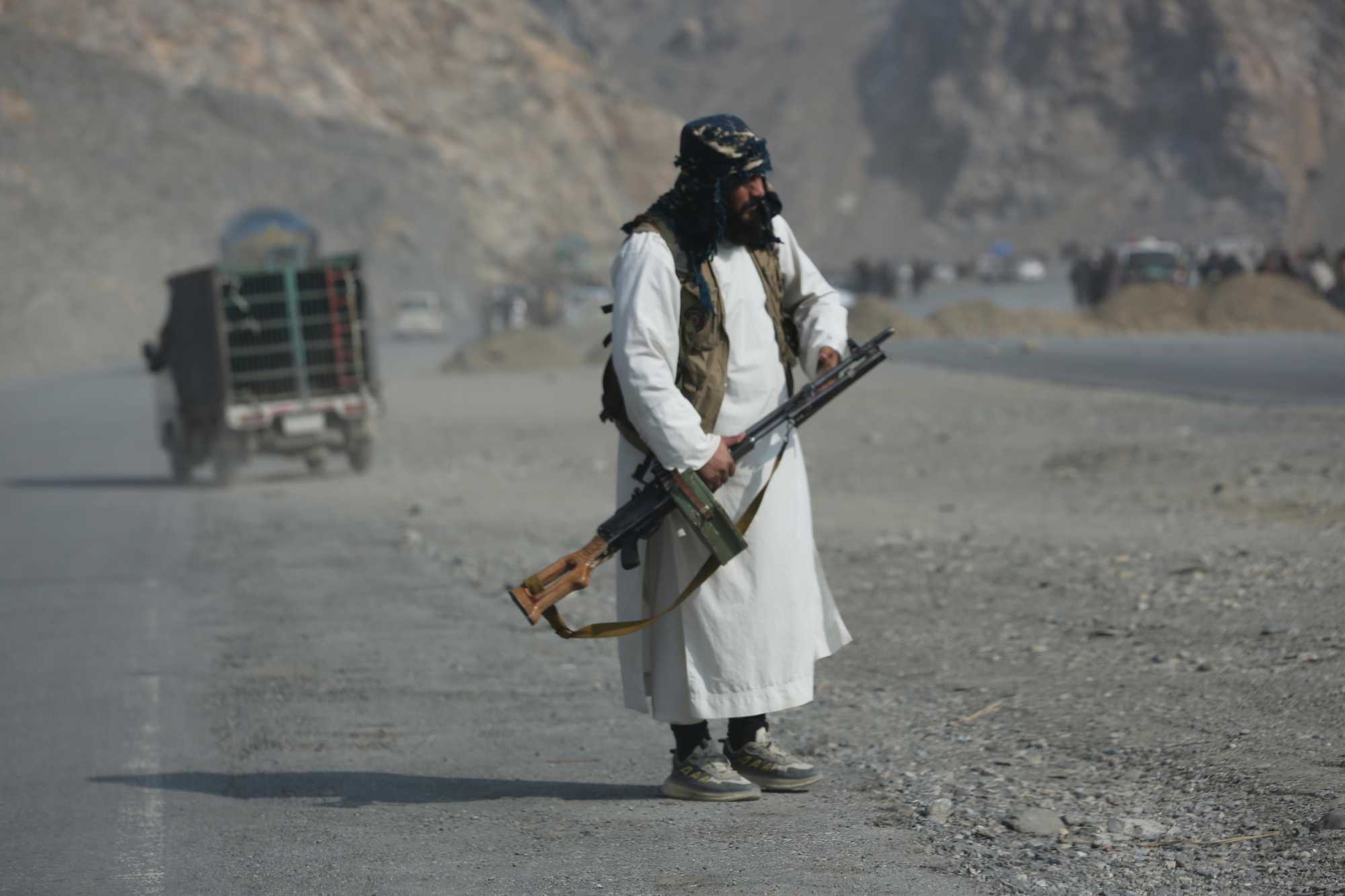 Il Pakistan bombarda l’Afghanistan