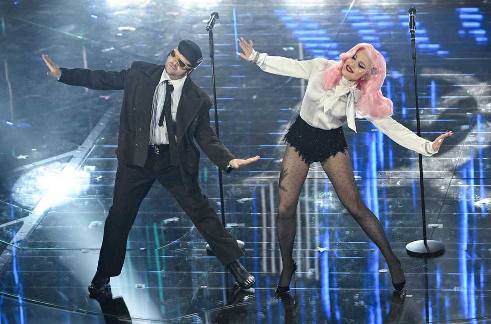 Sanremo 2026, la notte delle cover accende l’Ariston tra duetti e sorprese