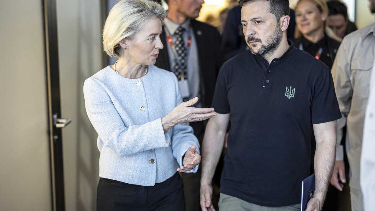 Von der Leyen punge Zelensky sul petrolio ma lui la gela subito: «Parlate con Orbán»