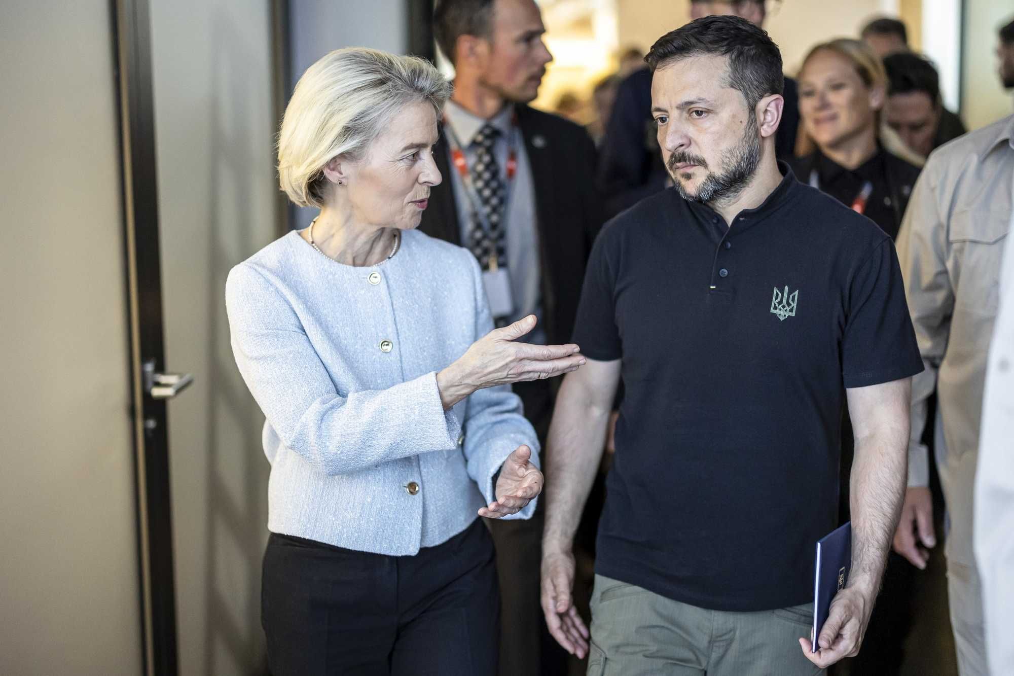 Von der Leyen punge Zelensky sul petrolio ma lui la gela subito: «Parlate con Orbán»