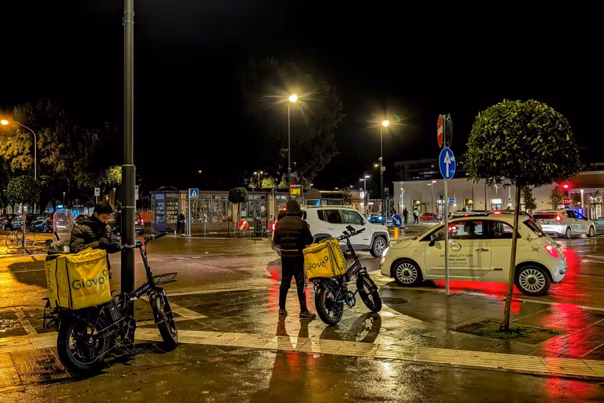 Danno da mangiare agli italiani e affamano migliaia di migranti