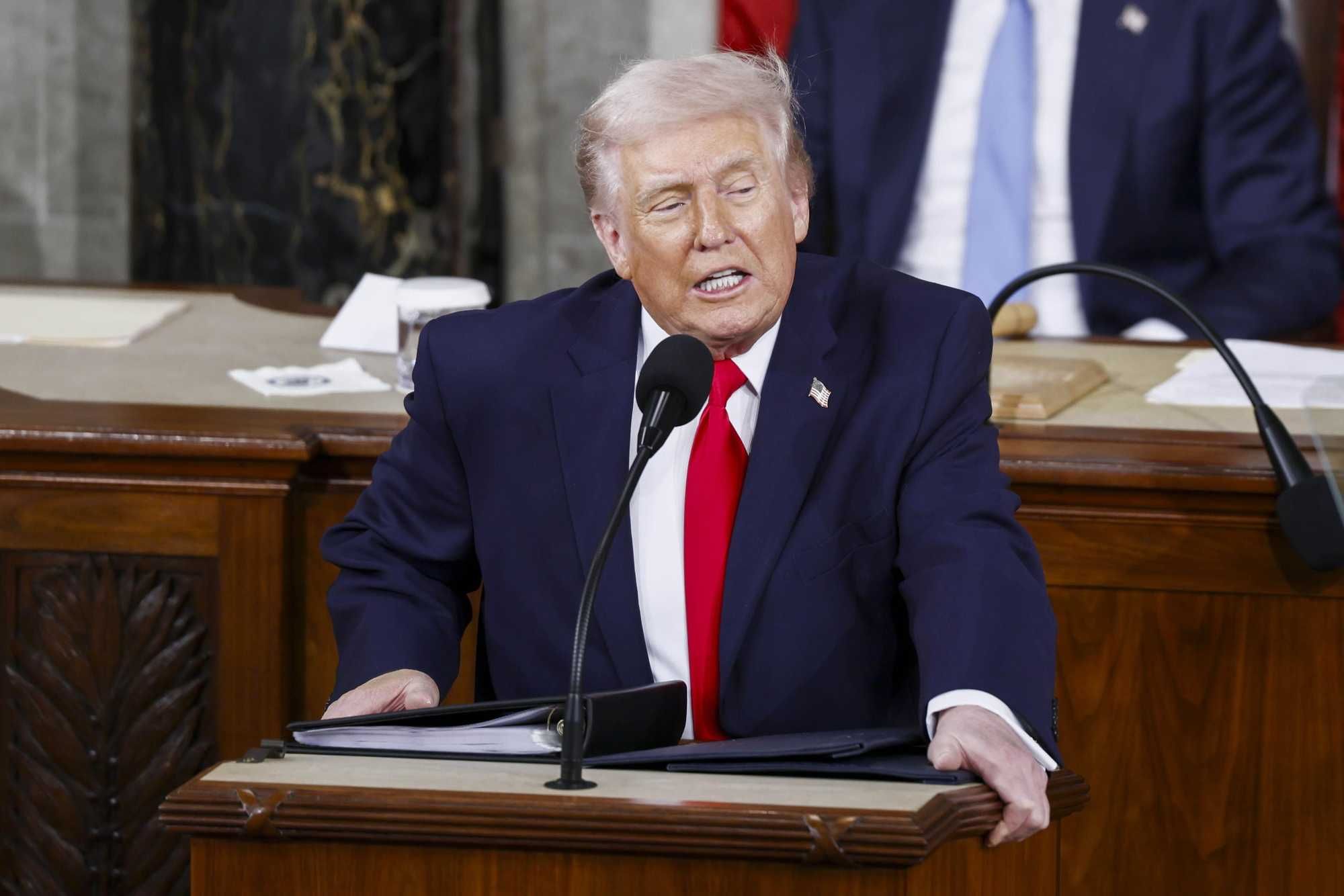 Trump rivendica la stretta sui migranti e non molla sui dazi. Pugno duro con l’Iran