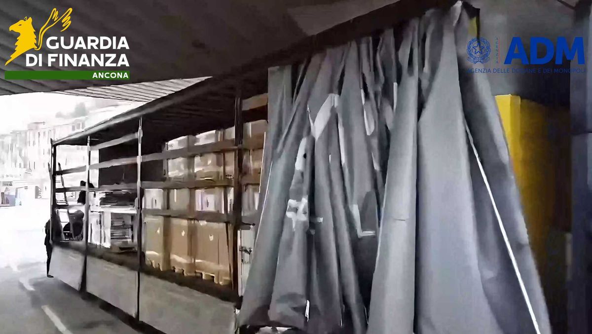 Porto di Ancona, detonatori e munizioni sequestrati dalla GdF