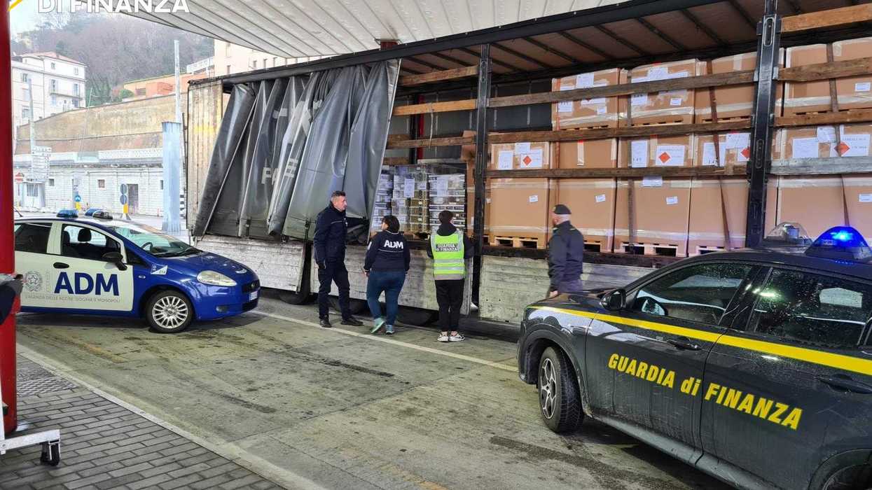 Porto di Ancona, detonatori e munizioni sequestrati dalla GdF