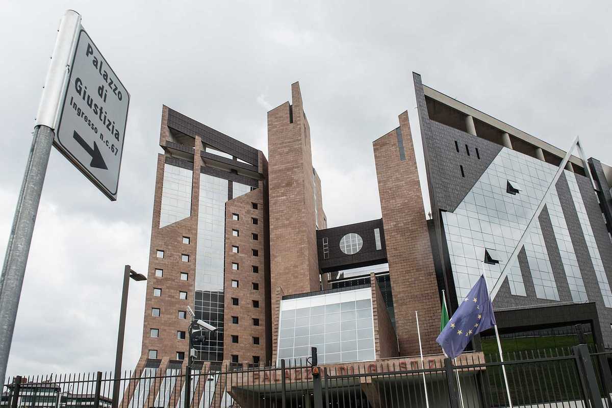 Pakistano imputato di omicidio libero perché la Grecia ha carceri inumane