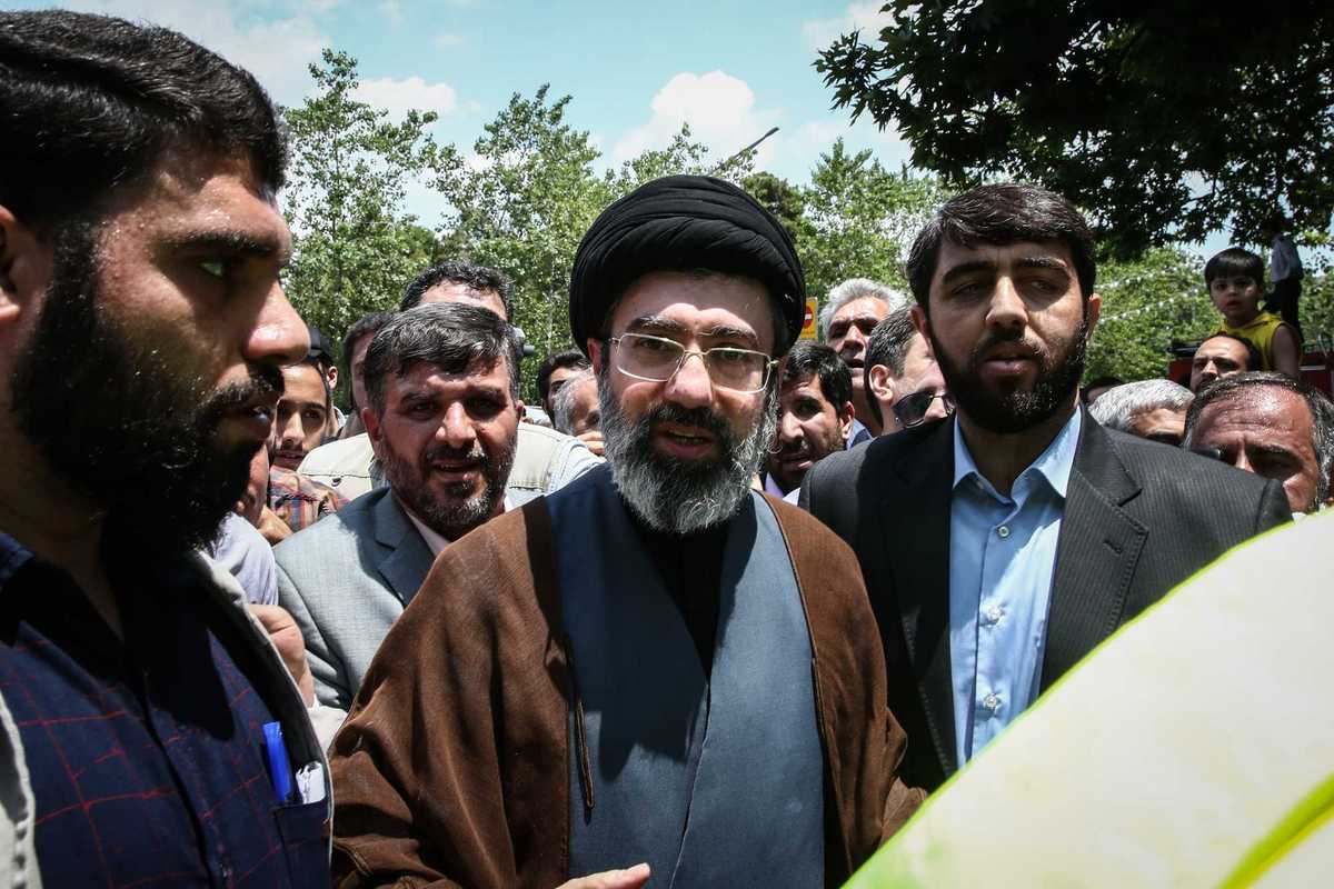 Soldi e potere: tocca a Khamenei Jr