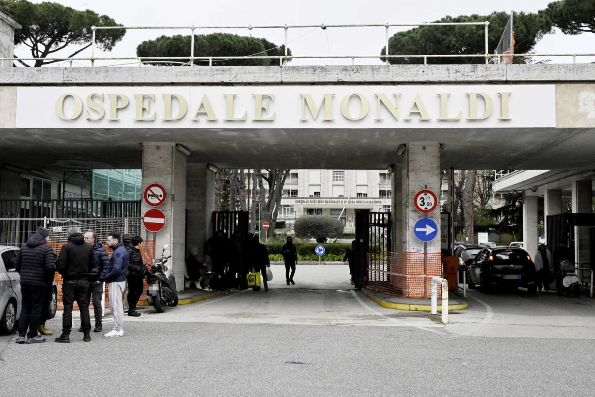 Fuga dal Monaldi: piovono disdette