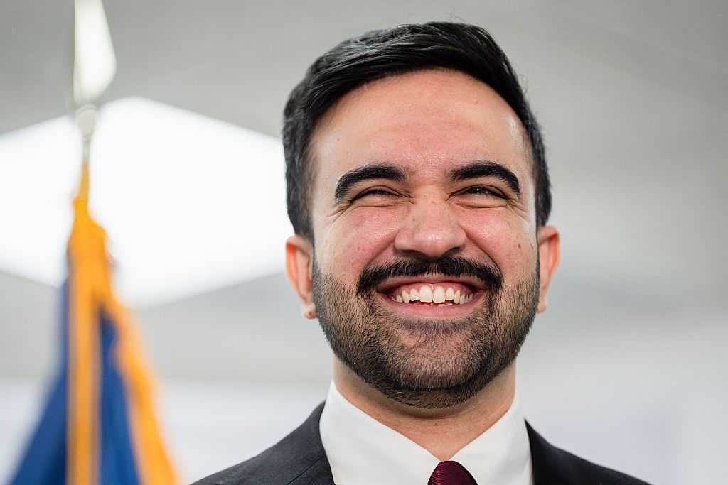 La democrazia novecentesca cade sulla frattura tra promesse e realtà