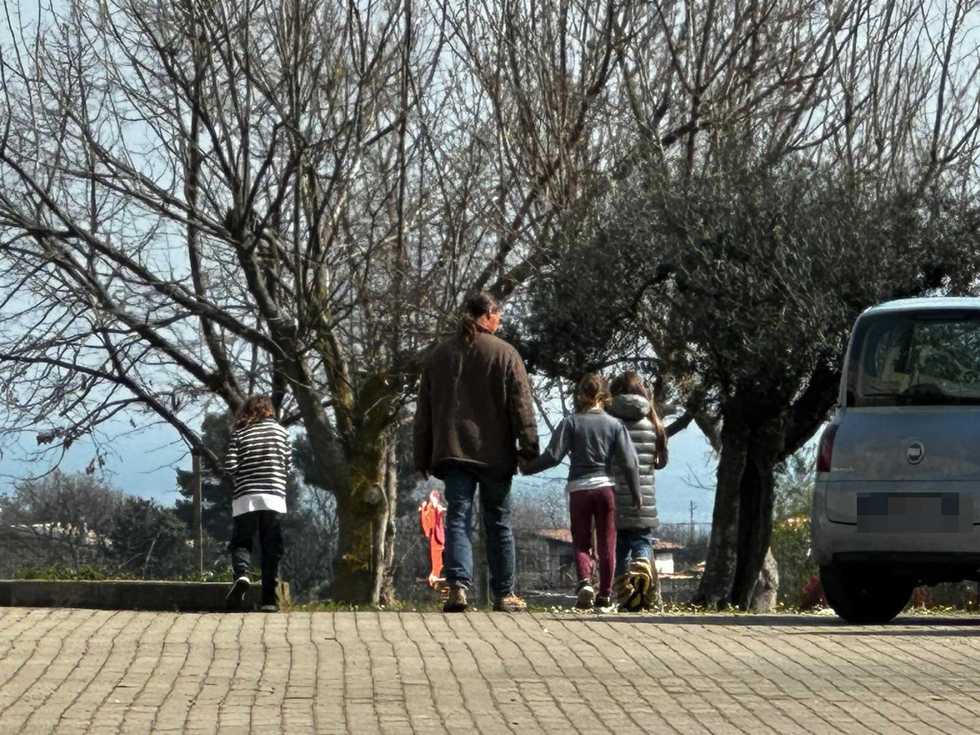 Rivolta contro i giudici. «Giù le mani dai bambini»