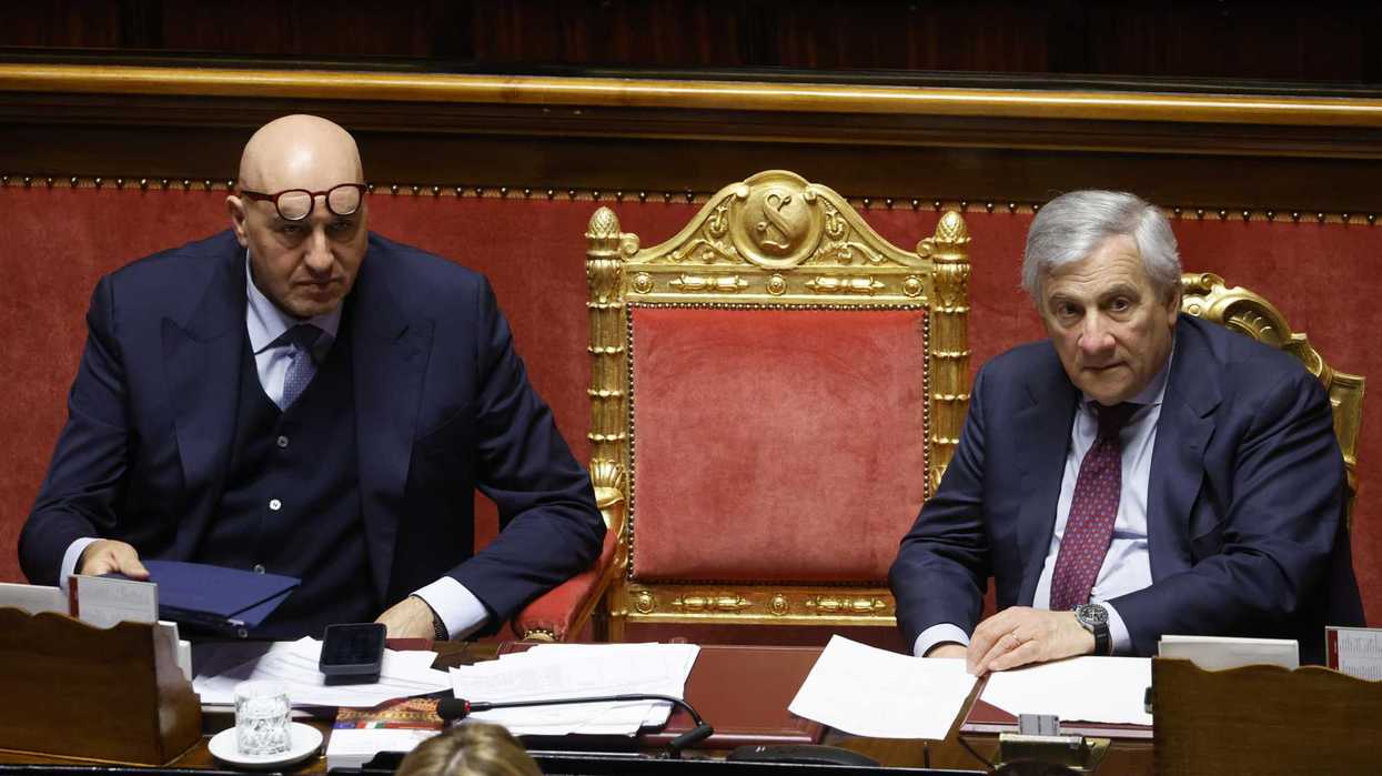 Crosetto convoca i militari: «Rafforzare le difese». Meloni: non siamo in guerra