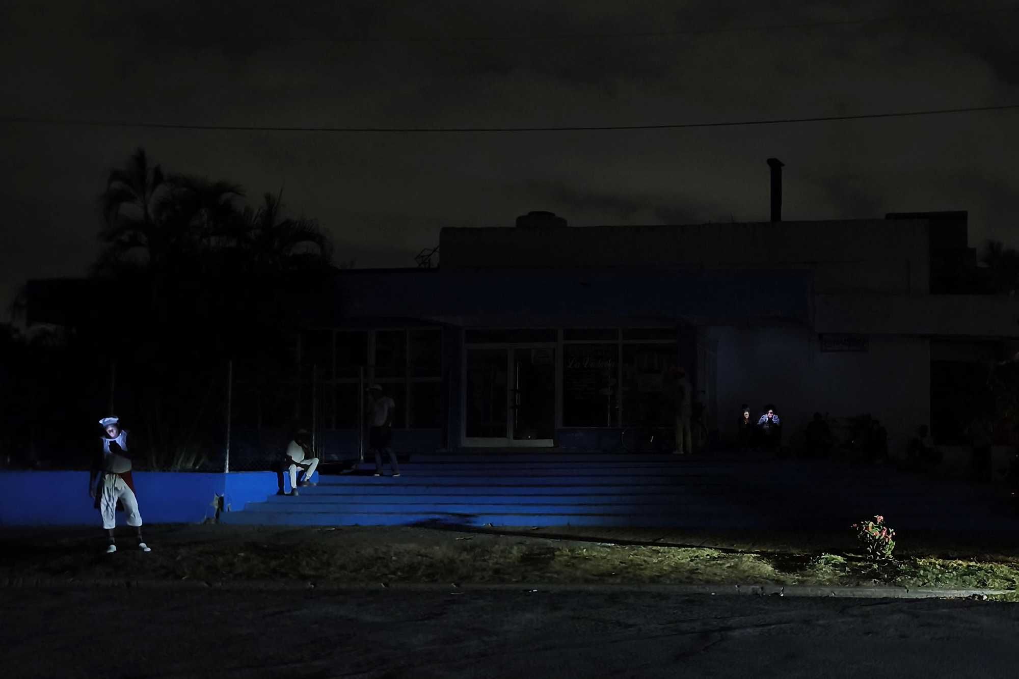 A Cuba manca anche la corrente. Il popolo: «Abbasso il comunismo»